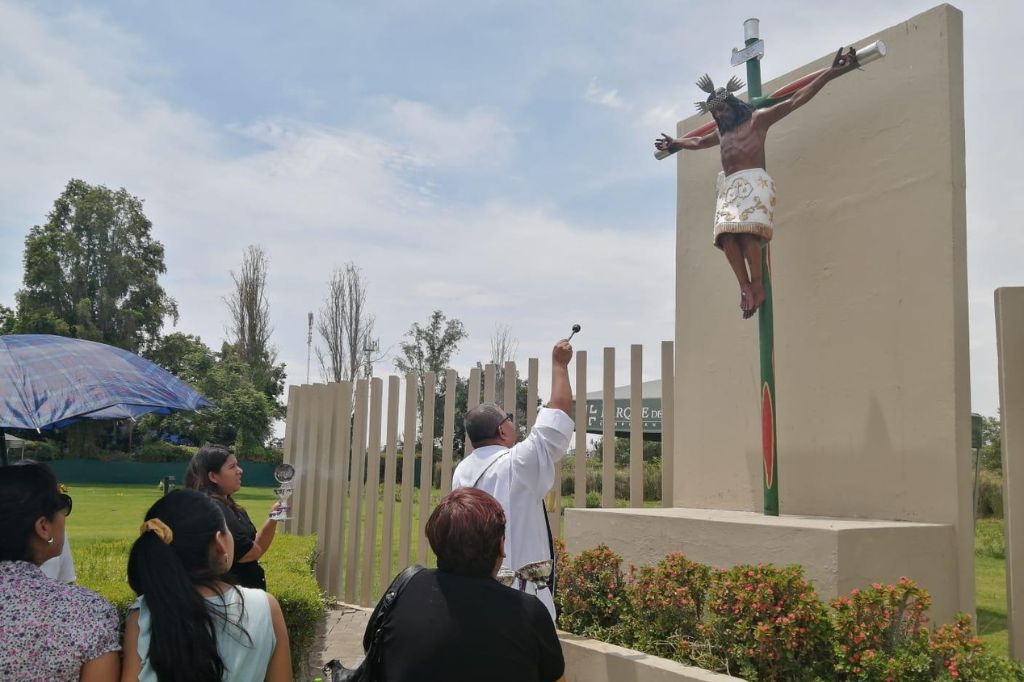 Bendición de la imagen del Señor de Luren en el Camposanto Parque del Recuerdo de Ica.