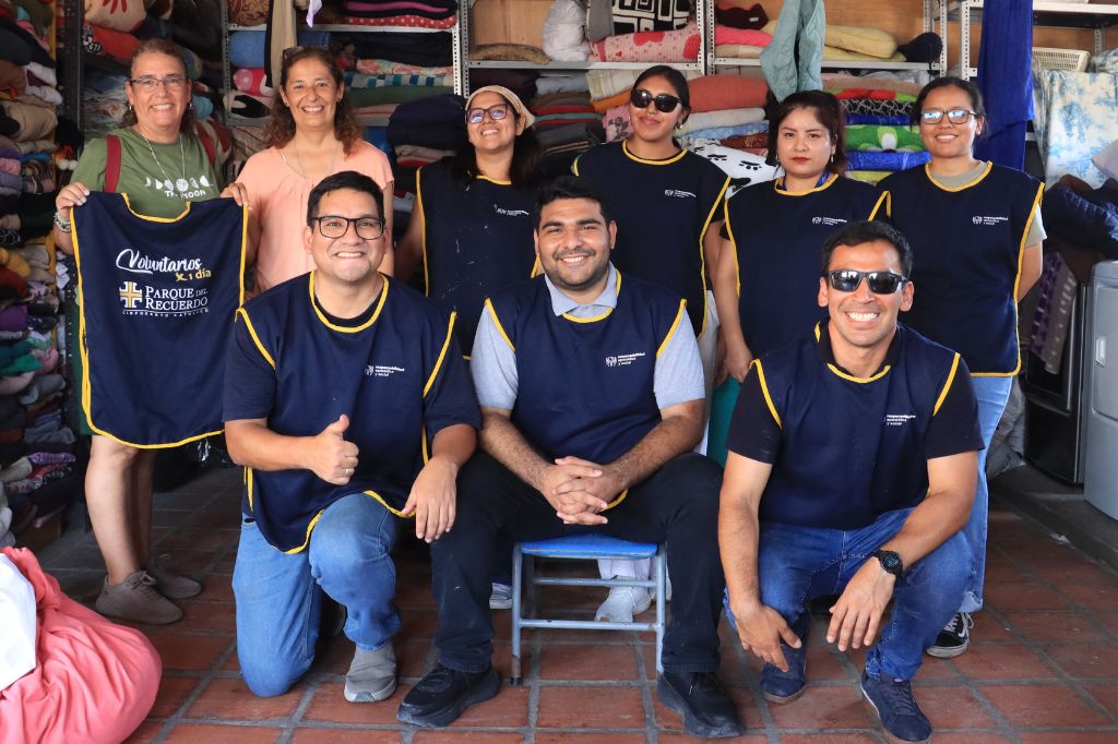 Voluntarios de Parque del Recuerdo visitando la Casa Hogar Sembrando la Esperanza.