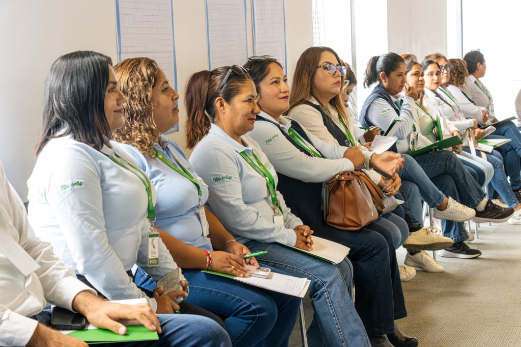 Participantes durante una de las capacitaciones en Líderes del Recuerdo.
