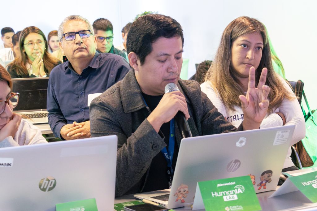 Durante el primer taller de HumanIA con los colaboradores de Parque del Recuerdo.