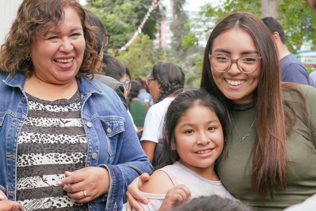 Valery Gárate, recepcionista en la Sede Central, en su primera experiencia de voluntariado.