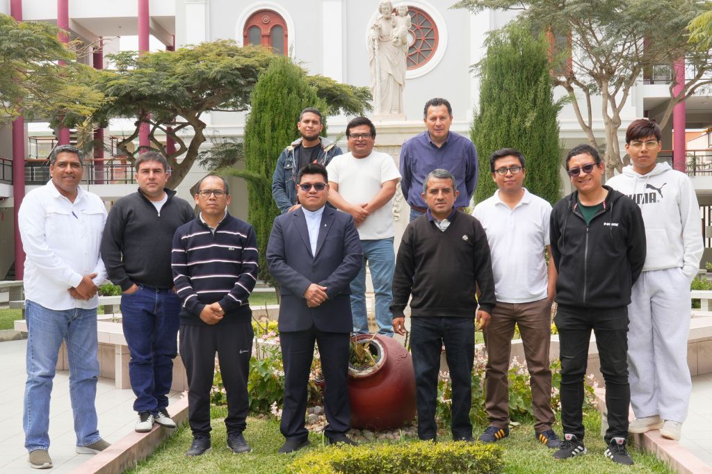 Participantes del retiro espiritual para el Equipo de apostolado.