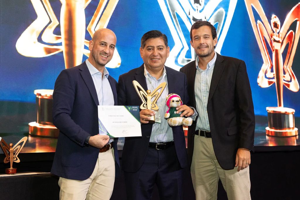 Recibiendo los premios ALPAR para Parque del Recuerdo.